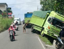 Mobil Puso Terjungkal, Kecelakaan di Tanjakan Pasar Hewan Rejang Lebong