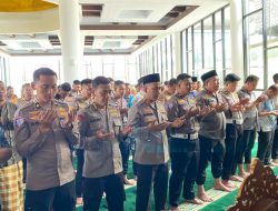 Kapolda Bengkulu dan Personel Shalat Gaib untuk Pengemudi Ojol