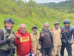 Ops Damai Cartenz Patroli dan Sambangi Warga di Distrik Okbape