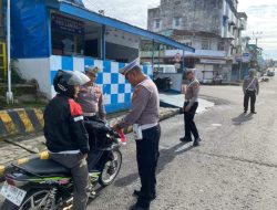 Polantas Rejang Lebong Bagikan Bendera Merah Putih Jelang HUT RI ke-80