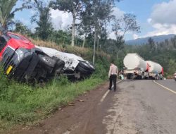Mobil Tanki Semen Curah Terbalik di Rejang Lebong, Kerugian Material Capai 30 Juta