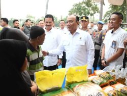Tekan Inflasi, Polri Distribusikan 6 Ton Beras di Gerakan Pasar Murah Madiun