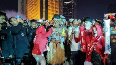 Kapolri Sapa Pengunjung Karnaval HUT ke-80 RI di Bundaran HI