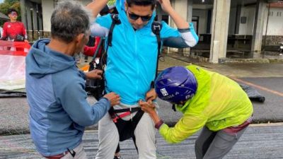 Wabup Rejang Lebong Terbang Paralayang di Atas Danau Mas, Bupati dan Wamen Rencanakan Besok