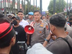 Kedepankan Sisi Humanis, Polda Kalteng Kawal Aksi Unras di Mapolda