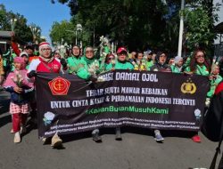 Bagikan Ribuan Mawar di Monas, Komunitas Ojol: Kami Tak Mau Terprovokasi