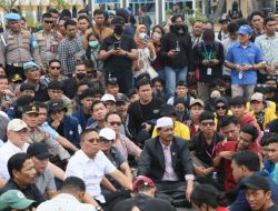 Duduk Bersama Massa, Kapolda Pastikan Unjuk Rasa di DPRD Bengkulu Kondusif