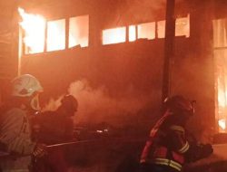 Gedung Pusdiklatda Kwarda Bengkulu Dilalap Api, 13 Armada Diterjunkan