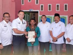 Wamen Ossy Bersama Menko AHY Serahkan Sertipikat Tanah untuk Rakyat di Bengkulu