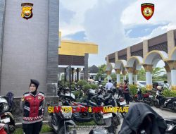 Polwan Ditsamapta Amankan Sholat Jumat di Masjid Agung Bengkulu