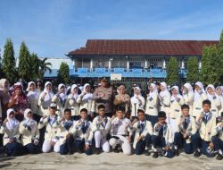 Wakapolda Pimpin Upacara Bendera di SMP N 4 Kota Bengkulu