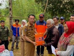 Bupati Rejang Lebong Serahkan Bantuan kepada Korban Kebakaran