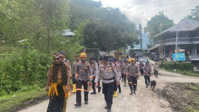 Tim K9 SAR Ditpolsatwa Baharkam Polri Bantu Pencarian Korban Bencana Alam di NTT