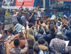 Aksi Damai di Depan Kantor Gubernur Bengkulu, Petani Tuntut Reforma Agraria Sejati