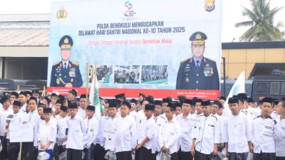 Polda Bengkulu dan Para Santri Gelar Long March Ziarah Makam Pahlawan Sentot Alibasyah