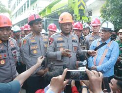 Kapolda Jatim Tinjau Evakuasi Korban Robohnya Bangunan Ponpes Al Khoziny di Sidoarjo