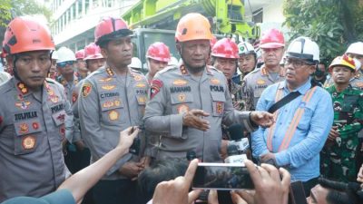 Kapolda Jatim Tinjau Evakuasi Korban Robohnya Bangunan Ponpes Al Khoziny di Sidoarjo