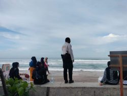Amankan Wisata, Ditpamobvit Gelar Patroli Dialogis di Pantai Panjang