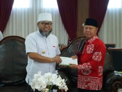 Gubernur Serahkan Bantuan Rp30 Juta untuk Kafilah STQN Bengkulu