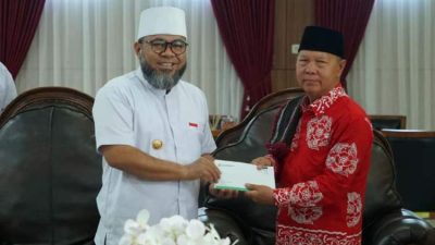 Gubernur Serahkan Bantuan Rp30 Juta untuk Kafilah STQN Bengkulu