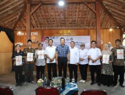 Dampingi Menko AHY, Wamen Ossy Serahkan Sertipikat di Gunungkidul