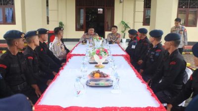 Wakapolda Salurkan Bansos dan Tekankan Profesionalisme Personel di Selupu Rejang