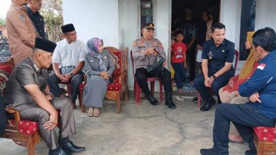 Bupati Rejang Lebong Salurkan Bantuan kepada Korban Kebakaran