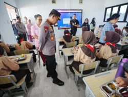 Kapolri Tinjau SMP Kemala Bhayangkari Karanganyar, Dorong Terwujudnya Generasi Emas