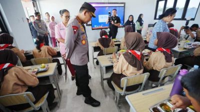Kapolri Tinjau SMP Kemala Bhayangkari Karanganyar, Dorong Terwujudnya Generasi Emas