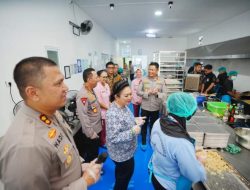 Kapolri dan Ketua Komisi IV DPR Tinjau Dapur MBG YKB Karanganyar
