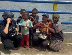 Sentuhan Humanis Satgas Damai Cartenz Warnai Kebersamaan di Paniai