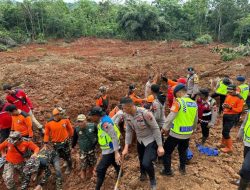 Polri Kerahkan 155 Personel dan 4 K9, Perkuat Operasi SAR Longsor Cibeunying