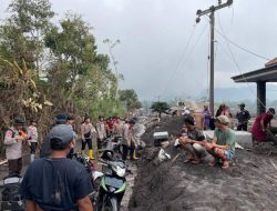 Satbrimob Polda Jawa Timur Perkuat Operasi Kemanusiaan Pasca Erupsi Semeru