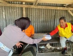 Patroli Humanis Salurkan Makanan ke Warga