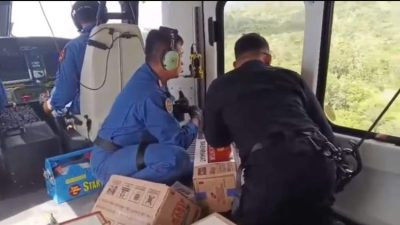 Polri Terjunkan Bantuan Bencana Melalui Airdrop ke Taput dan Tapteng