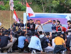 Polri Peragakan Pelayanan Unjuk Rasa Terbaru pada Apel Kasatwil 2025