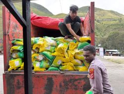Satgas Pengendalian Harga Beras Lepas Penyaluran 827,5 Ton Beras SPHP di Papua Raya