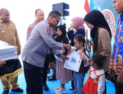 Polri Serahkan Bantuan Pendidikan bagi 10 Anak Korban KKB di Papua