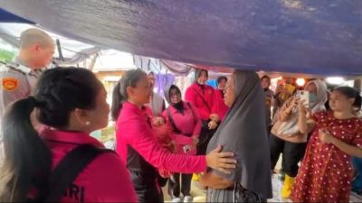 Ketum Bhayangkari Beri Bantuan di Pengungsian Aceh Tamiang, Hibur dan Kuatkan Korban