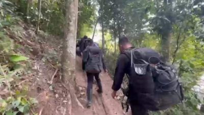 Brimob Polda Aceh Terobos Daerah Terisolir di Bener Meriah, Salurkan Bantuan dan Layanan Kesehatan