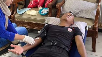 Personel Brimob Polda Bengkulu Donor Darah di Seminar Nasional FISIP UNIB 2025
