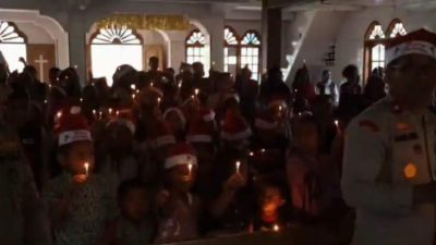 Polri Rayakan Natal Bersama Korban Longsor di Gereja HKBP Tapanuli Utara