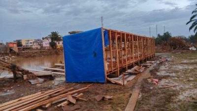 Brimob Polri Bangun MCK Umum di Kuala Simpang