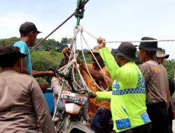 Polres Bener Meriah dan Brimob Pasang Tali Sling, Pulihkan Akses Warga