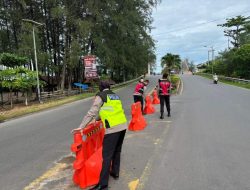 Jelang Malam Tahun Baru 2026, Satgas Kamseltibcarlantas dan Preventif Lakukan Pemasangan Barier