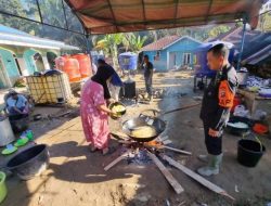 Posko Brimob Polda Sumut Jadi Andalan Warga Terdampak Banjir di Batang Toru