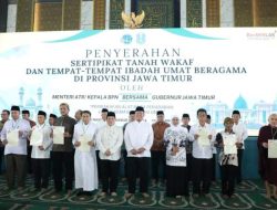 Menteri Nusron Serahkan 2.532 Sertipikat Wakaf dan Rumah Ibadah