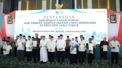 Menteri Nusron Serahkan 2.532 Sertipikat Wakaf dan Rumah Ibadah