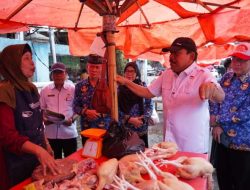 Pastikan Harga Stabil Jelang Nataru, Wagub Mian Sidak Pasar Panorama