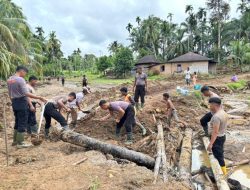 Tim SAR Brimob Sisir Lokasi Banjir Agam, Bangun Jembatan Darurat dan Buka Akses Warga
